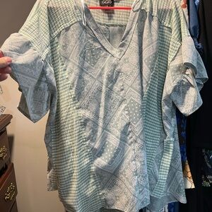 Gucci Women's Green V-Neck Top
